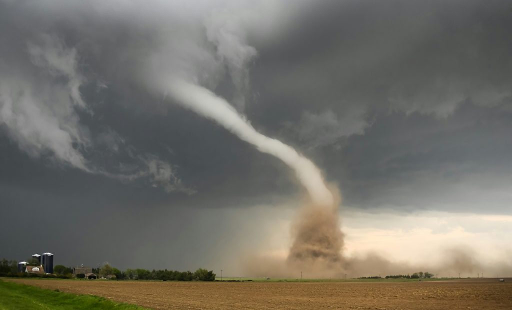 A picture of a tornado during its roping stage.