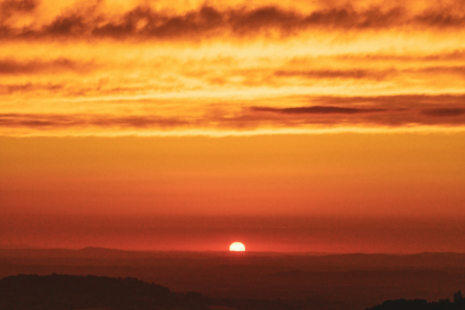 Sunrise in the desert. Picture by Fabian Jones via Unsplash