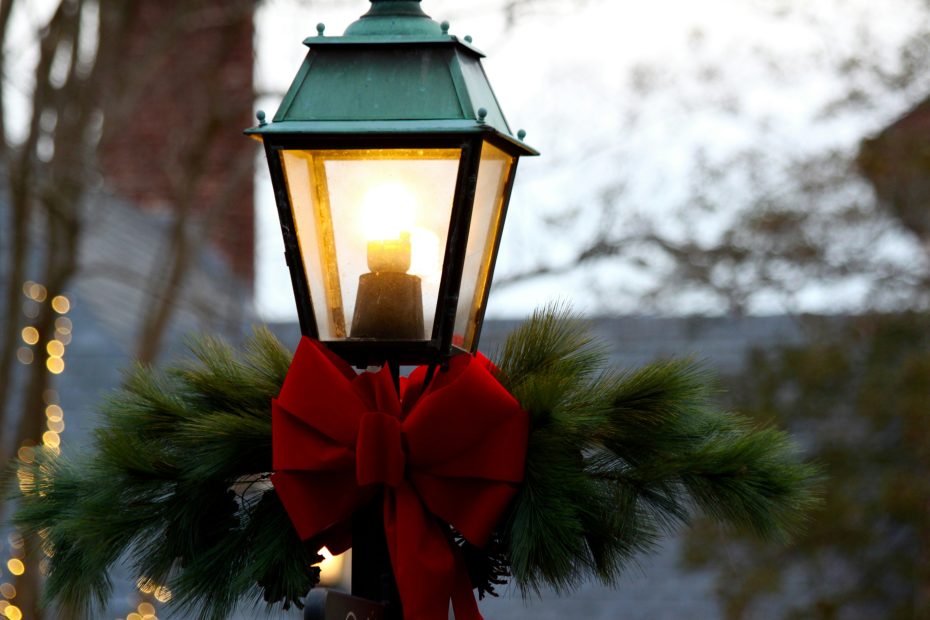 Christmas street lamp - photo by Josh Harrison via Unsplash